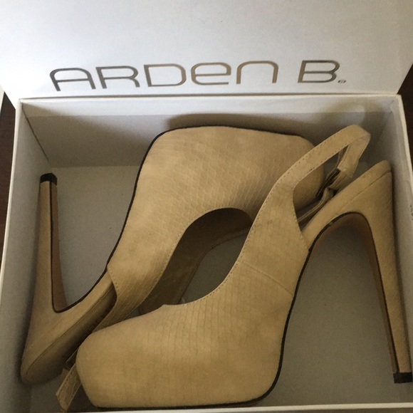 NWT Arden B Nude Heels - Picture 2 of 7